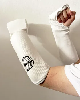 מגן אמה ואגרוף